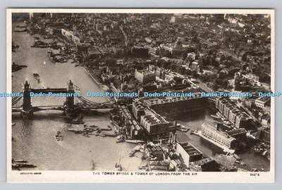 R807595 Die Tower Bridge und Tower of London. Aus der Luft. Air View von Aerofilm