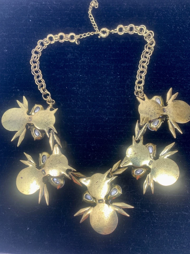 J. Colar de corrente Crew Statement babador transparente e rosa strass pedra dourada 16-18” - Imagem 4 de 4