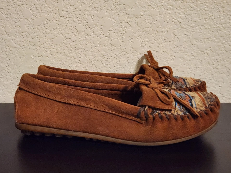 Mocasines Minnetonka Talla 6.5 472K Suela de Goma Dura Marrón Foto 3 de 4