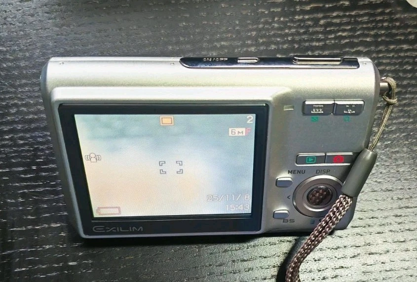 Casio Exilim EX Z70 Digitalkamera Silber Digicam 7.2 MP Zustand sehr gut - Bild 2 von 4