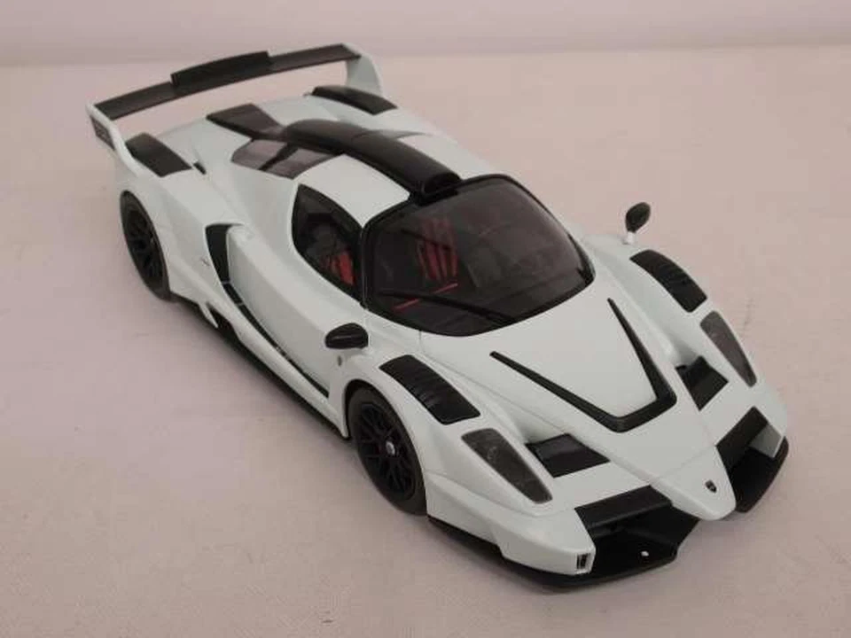 GEMBALLA MIG U1 1/18 Scale Car White Damaged Bottom - Image 2 of 4