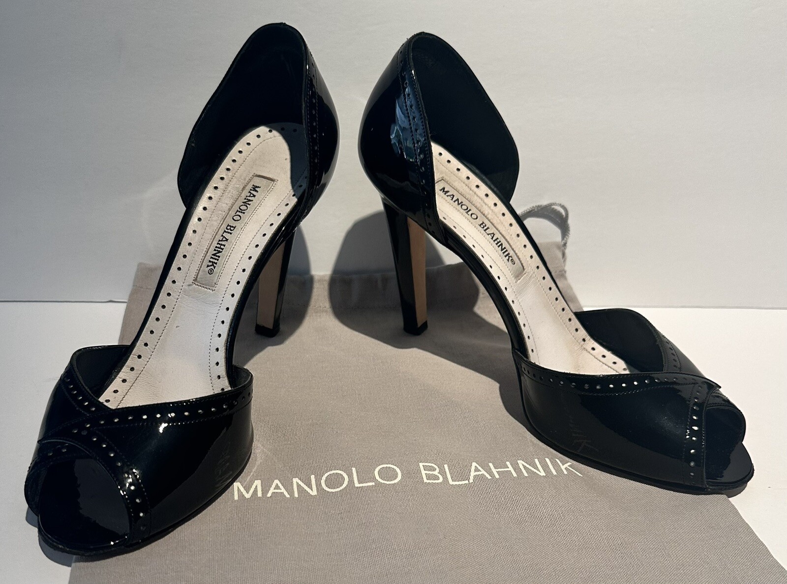 MANOLO BLAHNIK Black Patent Leather Open Toe High Heel Pumps Shoe Bag Size 39/9