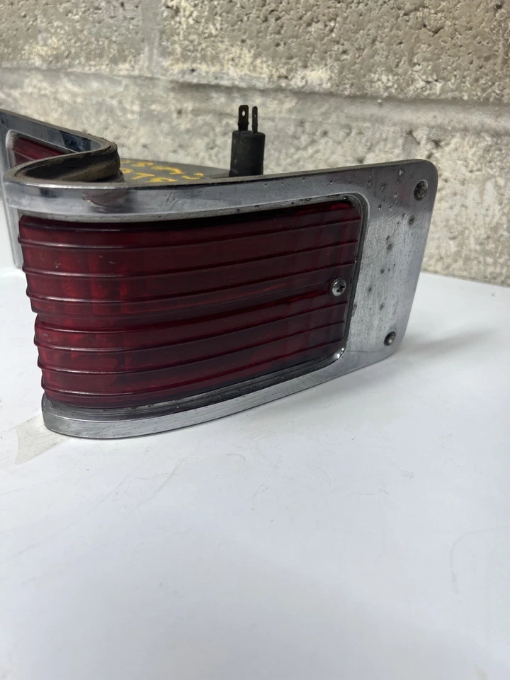 Lámpara de luz trasera cruzada clásica AMC Rambler 1965 vintage original OEM Foto 2 de 4