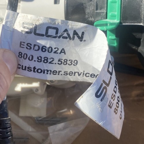 Dispensador de jabón activado con sensor eléctrico Sloan cromado montado en cubierta ESD600A - Imagen 2 de 7