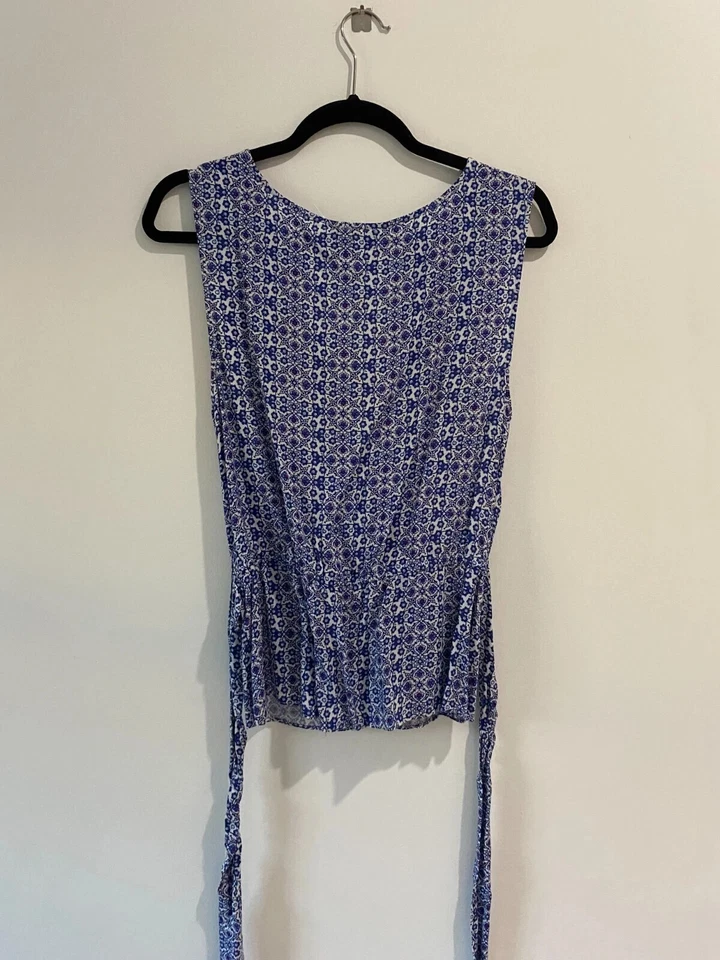 Blusa Camisa Top Para Mujer Max Studio Sin Mangas Cuello en V Talla M Mediana Floral Foto 3 de 4