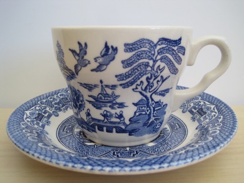 2 x Vintage English Ironstone Tableware (E.I.T. Ltd) Blue Willow Cups & Saucers - Picture 8 of 9