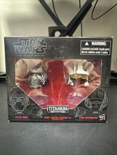 New Star Wars Black Series Titanium Helmets Kylo Ren and Poe Dameron  01