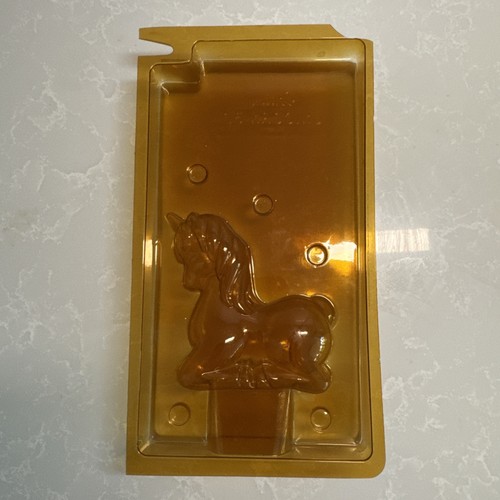 Wilton Vintage Unicorn 3d  Plastic Mold  Snap Close - Picture 1 of 5