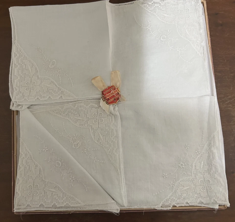 6 VINTAGE BOXED WHITE LADIES HANKIES EMBROIDERY & LACE HANDKERCHIEFS WEDDING - Image 3 of 4