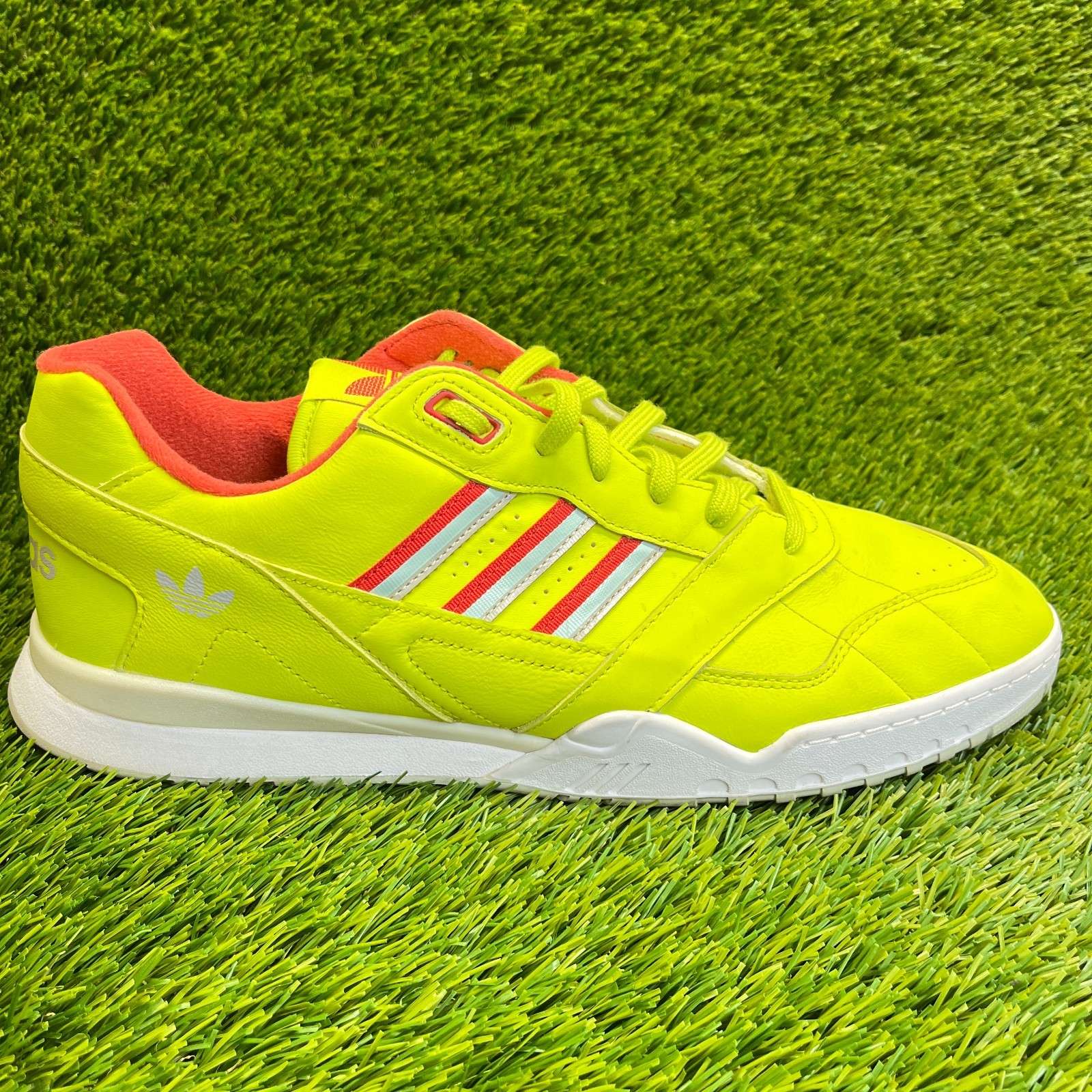 SAOLA Scarpe sneakers Adidas A.R Trainer uomo taglia 13 giallo solare rosso atletica pelle