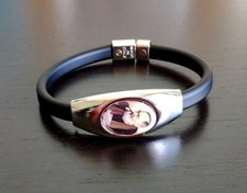 Bracciale, con Immagine  di Padre Pio, in caucciù e metallo.