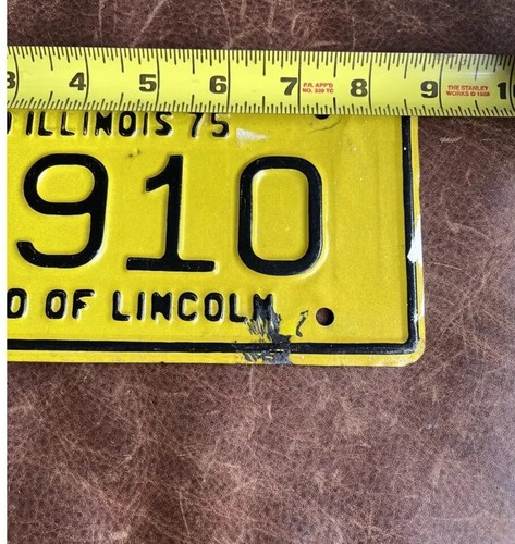 Placa de licencia de motocicleta Illinois 1975 vintage #C 910 etiqueta de tres números 🏍 - Imagen 2 de 3