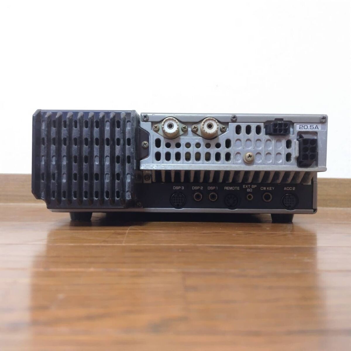 KENWOOD TS-690S ALL MODE MULTI BANDER HAM RADIO With KENWOOD TS-690S ALL MODE MULTI BANDER HAM RADIO With