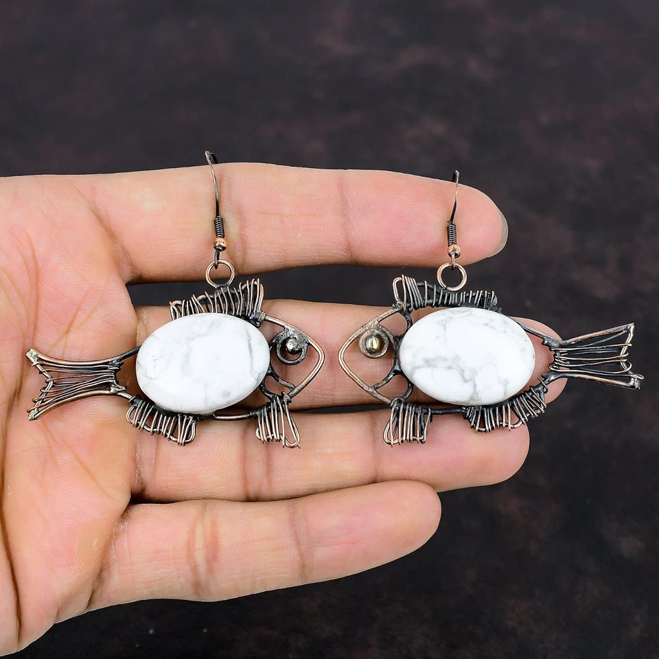 Pendientes de pez envueltos en alambre boho gota madre piedras preciosas howlita ovalados joyería cobre Foto 2 de 4