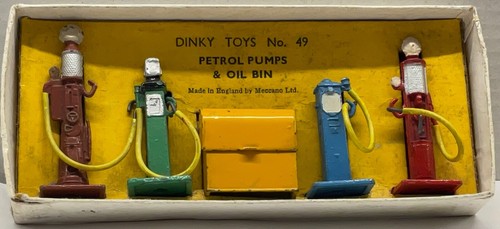 DINKY TOYS 49. PETROL PUMP SET.LATE PRE WAR. RUBBER HOSES. NO LID - Picture 12 of 13