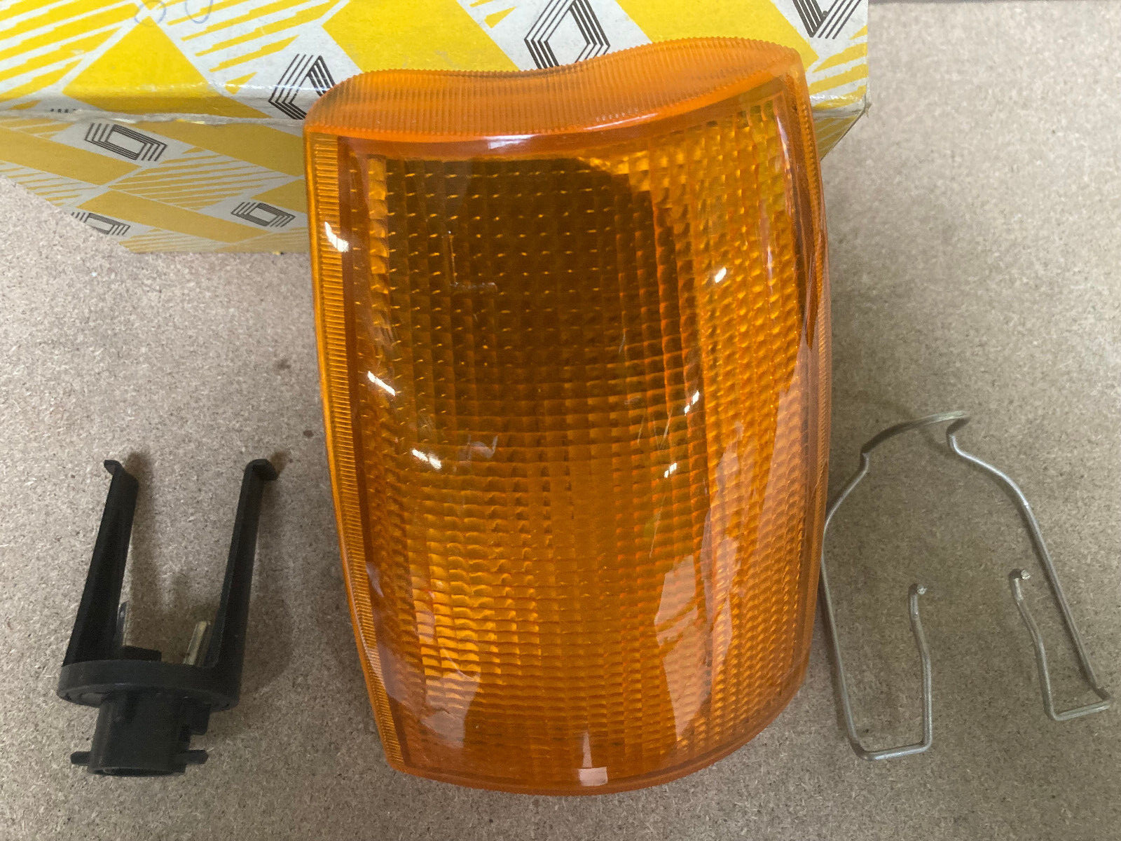 Clignotant avant gauche Renault 9 orange Cibié Valeo 061720 bloc optique origine R9