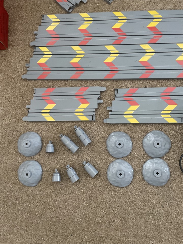 MICRO SCALEXTRIC ORIGINAL GREY TRACK + HAND THROTTLES AND POWER SUPPLY