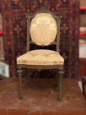 Coppia di sedie antiche in noce, laccate, con imbottitura originale.