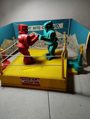 Vintage 1964 Marx Rockem Sockem Robots w/ RARE BACKDROP & NAMED FIGHTERS BOXED - Picture 7 of 15