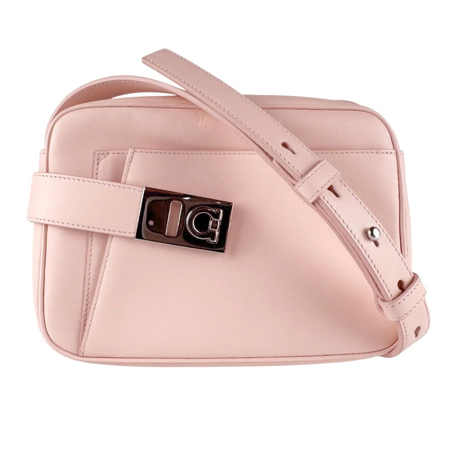 Ferragamo — Auth Salvatore Ferragamo Gancini Shoulder Bag Pink/Silver Leather/Metal - z9681