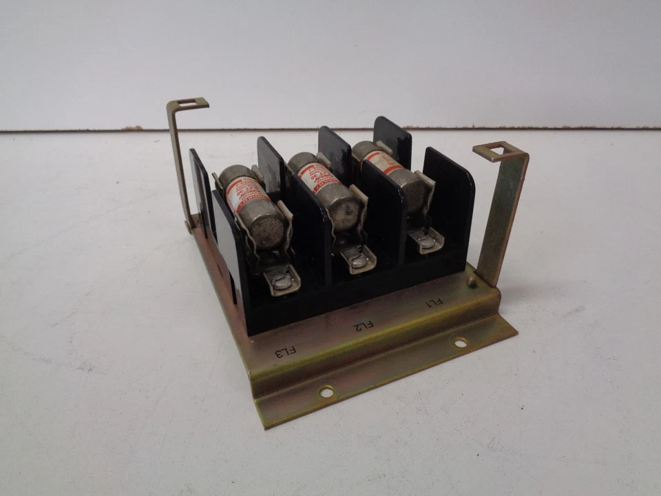 FANUC A05B-2301-C170 PORTAFUSIBLES 3 POLOS CON FUSIBLES - USADO - ENVÍO GRATUITO Foto 4 de 4