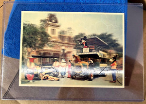 UNIQUE 1960's "Disneyland" Park Souvenir 3D/Lenticular Postcard Main Street USA