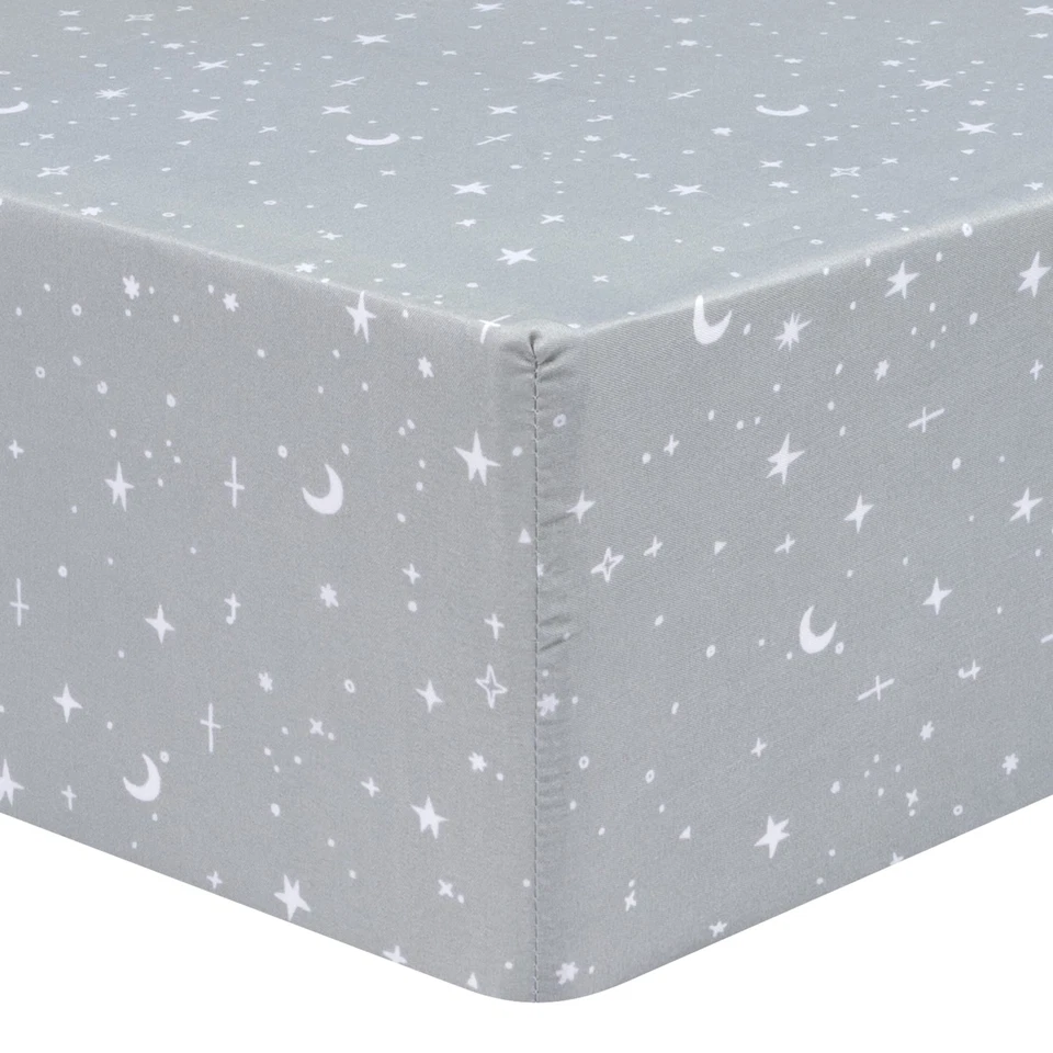 Paquete de 2 sábanas ajustables de microfibra Celestial para cuna se adapta a colchón de cuna estándar... Foto 4 de 4