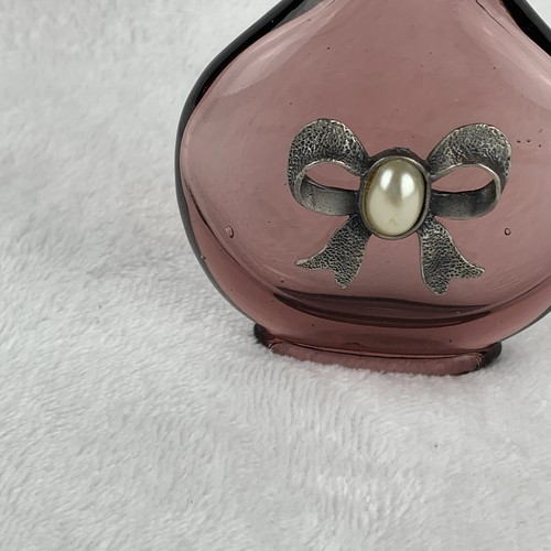 Vintage Perfume Bottle (empty) With Silver Tone & Pearl Bow Screw On Lid  - Afbeelding 3 van 13