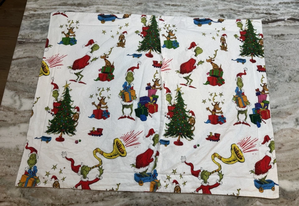 Franela de Navidad Pottery Barn Dr. Seuss's The Grinch & Max ESTÁNDAR farsa LEER Foto 4 de 4