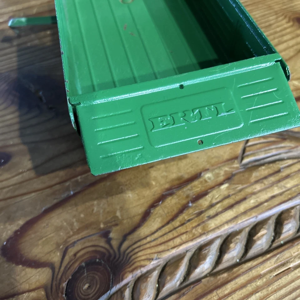 Vagón utilitario de granja de acero prensado juguete verde ERTL JOHN DEERE de colección de los años 70/80  Foto 2 de 4