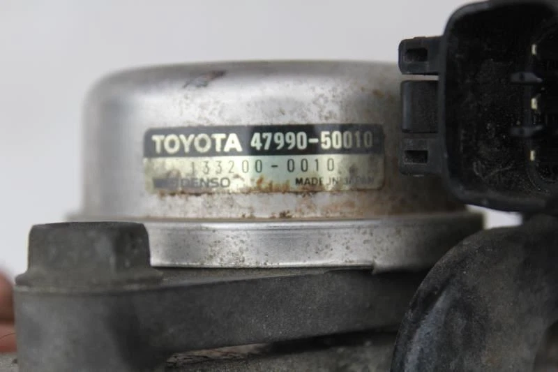 1990 LEXUS LS400 BRAKE TRACTION ACTUATOR ASSEMBLY 47990-50010 - Image 3 of 4