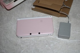 Nintendo 3DS XL Pink / White Console w/ Pokemon X and Box / Charger