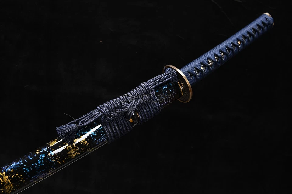 Elegante espada samurai japonesa afilada de acero plegada de arcilla Katana azul Foto 4 de 4