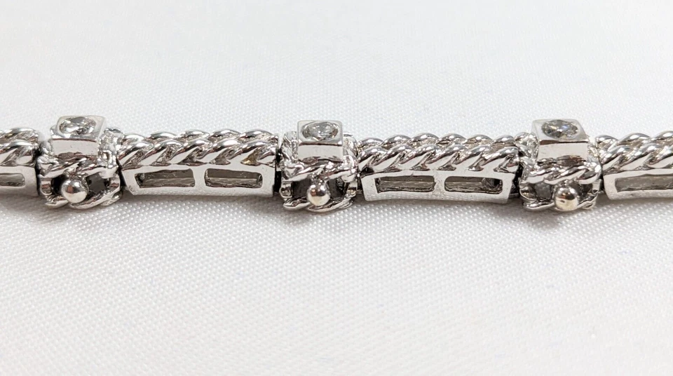 Brazalete de cadena de barra de diamantes de oro blanco de 14 quilates de aproximadamente 0,60 quilates, 6,75" de largo Foto 3 de 4