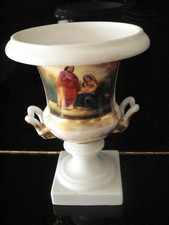 Vase Médicis Porcelaine de Paris Sainte Famile peint doré main XIXe.