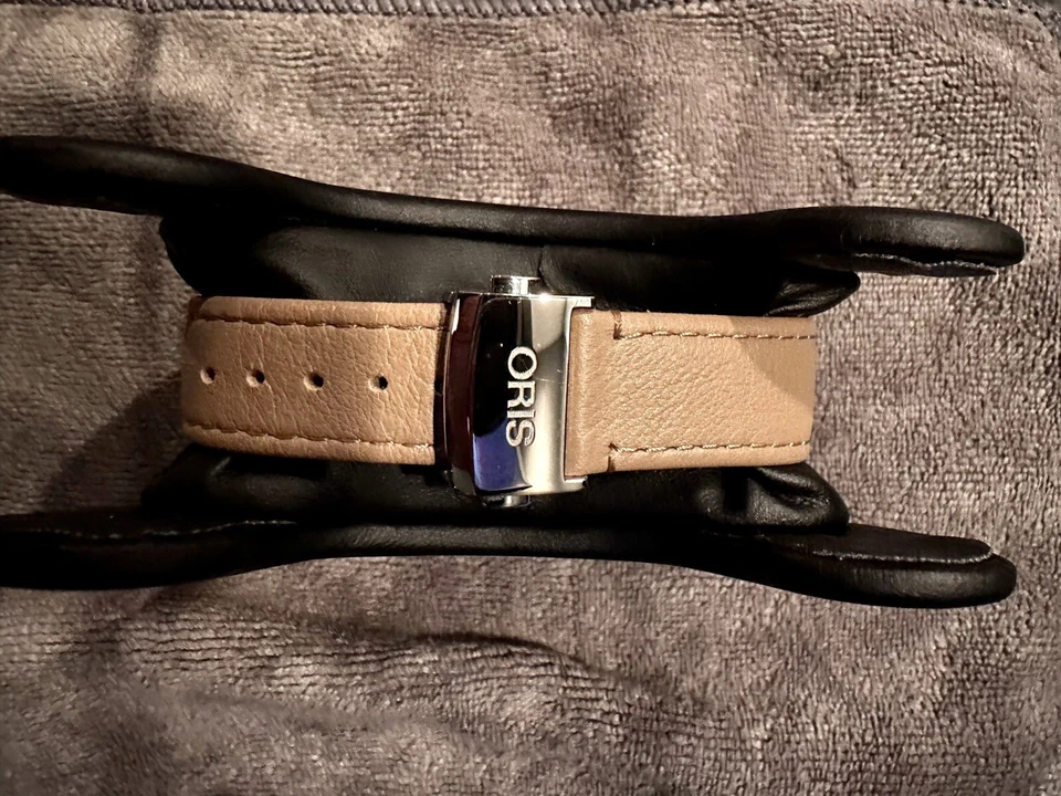 Oris Artix GT - coffee brown 37mm dial - lightly used condition - image 2 of 4