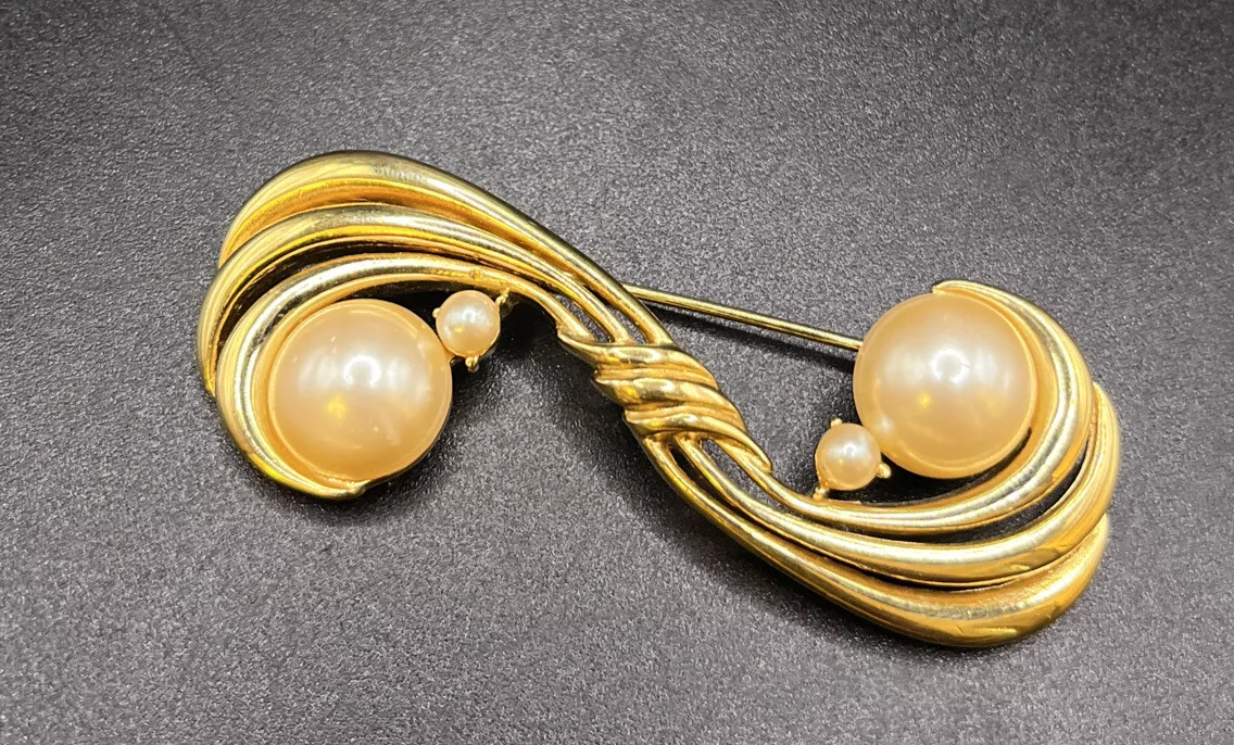 Richelieu 2025 jewelry brooch
