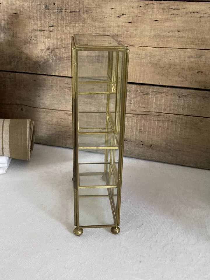 126⚜️ Ancienne Petite Vitrine Décoratif en Verre et Laiton Vintage Hauteur 25 Cm - Photo 3/4