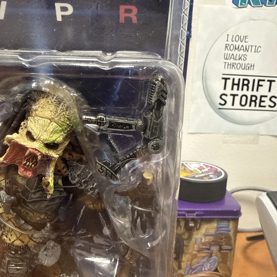 2008 Aliens vs Predator Requiem MISB 8" Predator The Wolf Open Mouth Figure NECA - Image 4 of 4