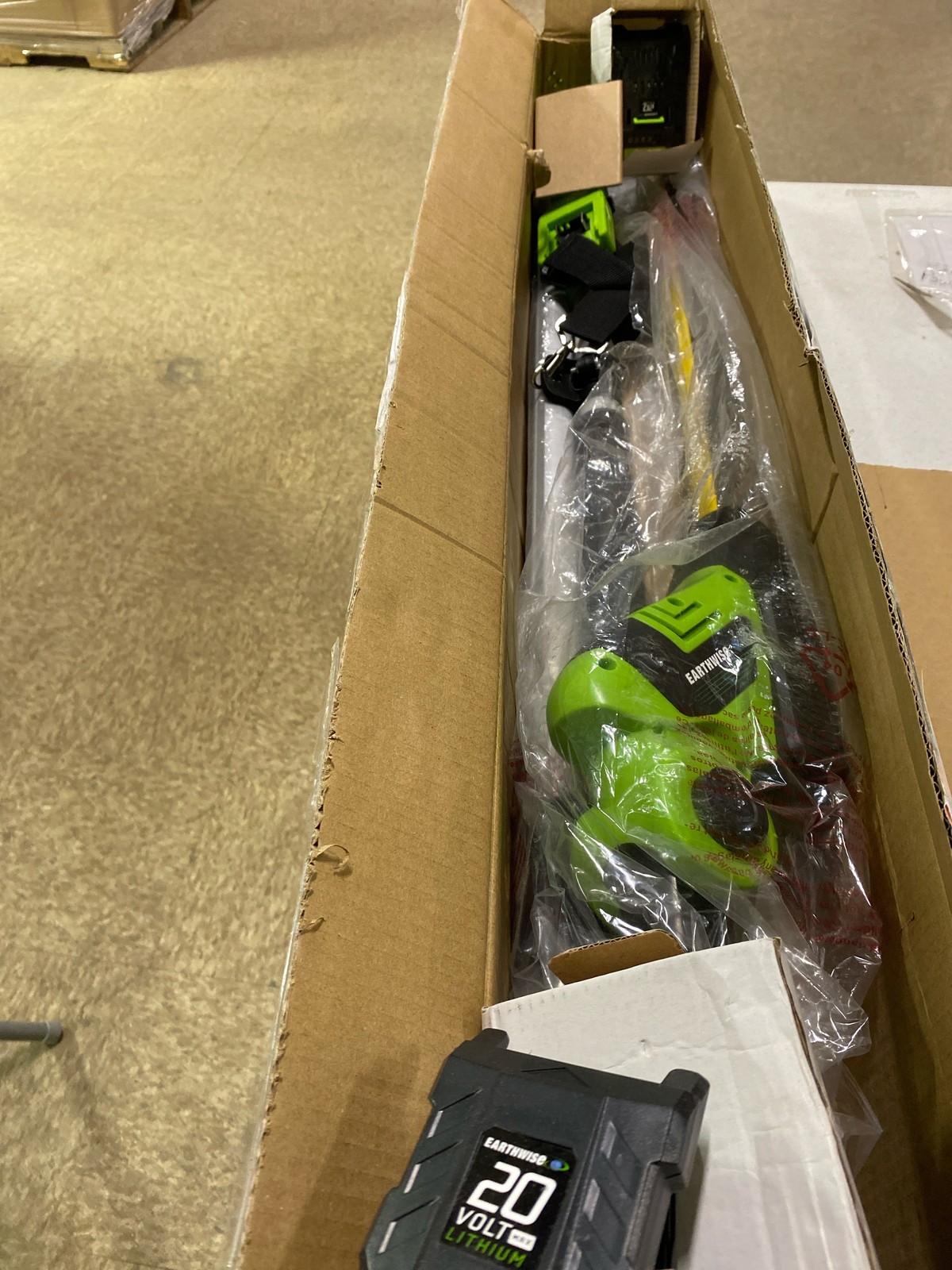 Earthwise LPHT12022 20" Cordless Pole Hedge Trimmer, 2.0AH Battery & Charger