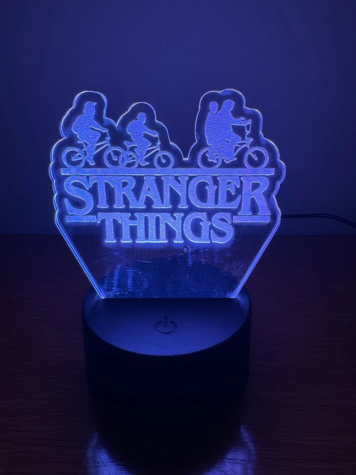 Stranger Things Lampada 3D a LED DA TAVOLO - Serie - con TELCOMANDO PLEXI 4mm - Immagine 3 di 3