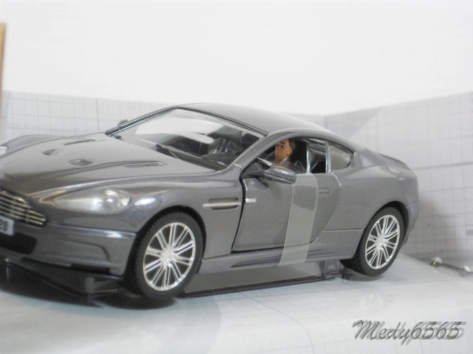 Corgi Casino Royale "With Figure" Aston Martin DBS Scale 1/36 - Image 4 of 4