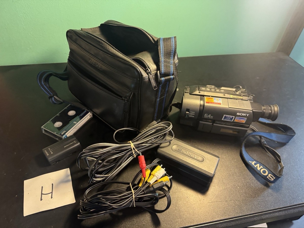 SONY Video8 Handycam CCD-TRV11 ② Amazon.com: Sony CCD-TRV11 8mm Handheld Camcorder Bundle w