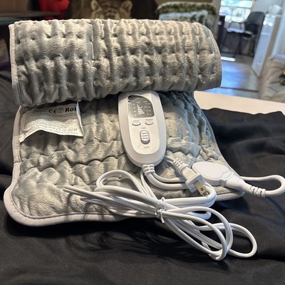 Soft Excellent Condition Heating Pad for Neck Shoulder and Back 3 Settings