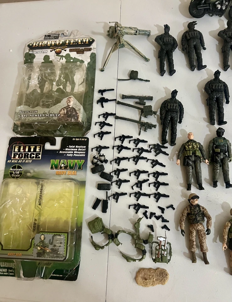 BBI 1:18 Elite Force Lot of 28 Figures with vehicles, weapons, and more  - Image 3 of 4