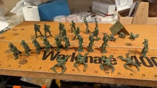 Tim Mee Vietnam Era Plastic Soldiers 10 poses 1 Pup Tent 26 figures total