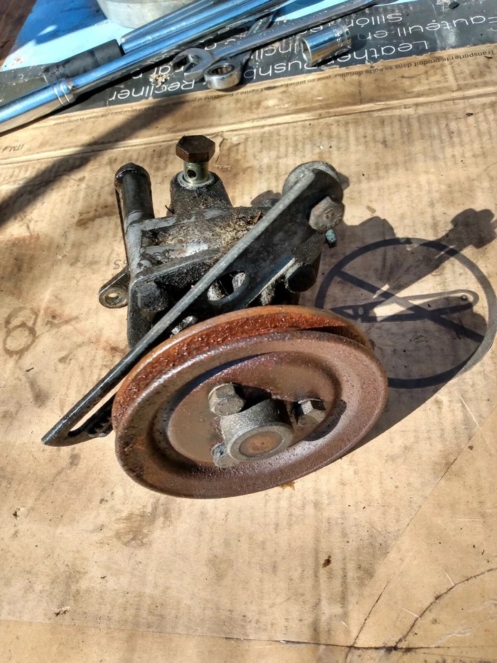 BMW 635CSi 1985 (E24) bomba de dirección asistida (usado) Foto 2 de 4