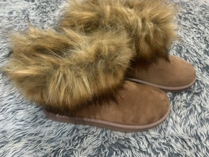 fur collar boots