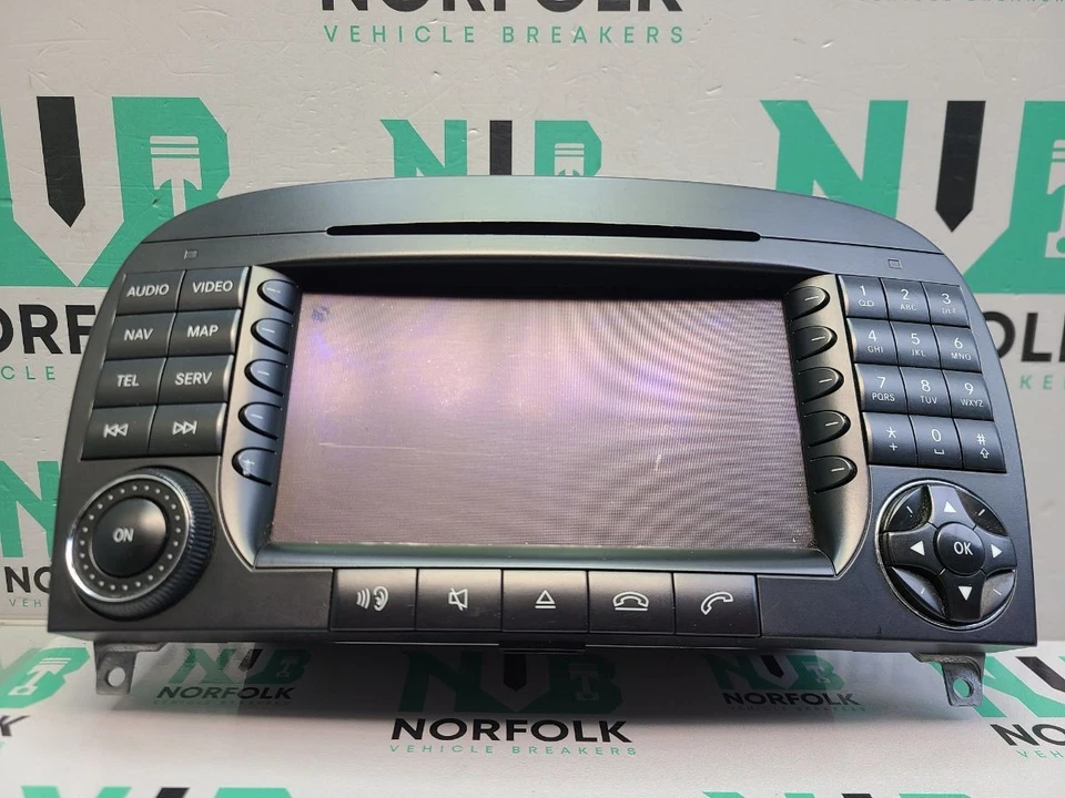 Mercedes SL R230 Sat Nav Display Screen Head unit A2308204389 - Image 3 of 4