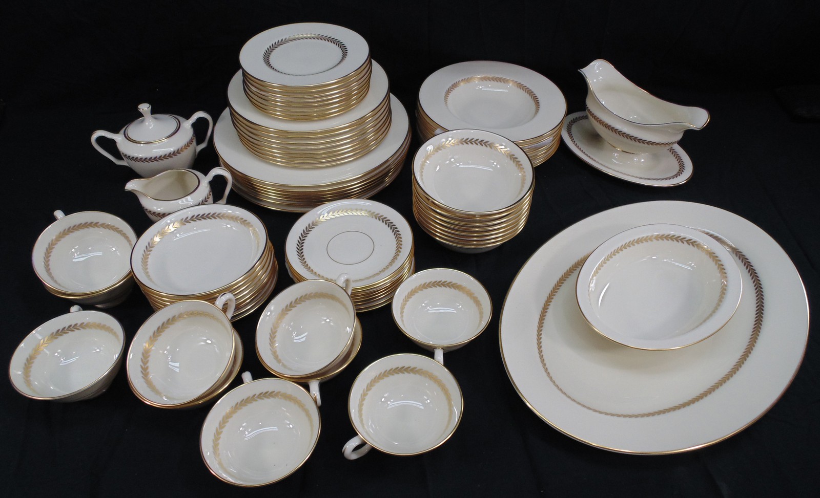 Seating For 8 (76) Pieces P338